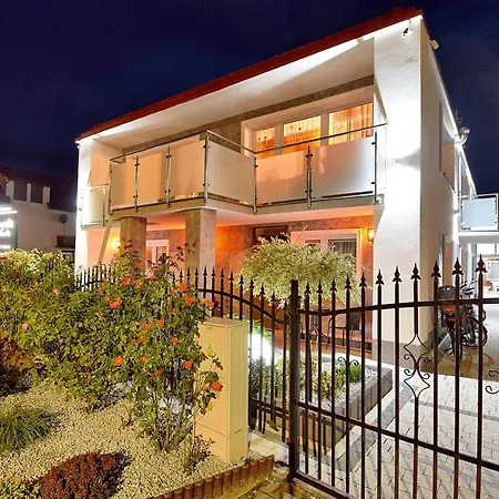 Goscinne Zborowski & Wnuki Проживание в семье Дзвижино