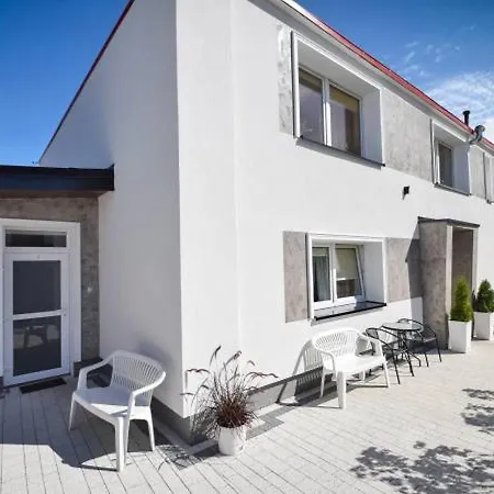 Проживание в семье Goscinne Zborowski & Wnuki Дзвижино